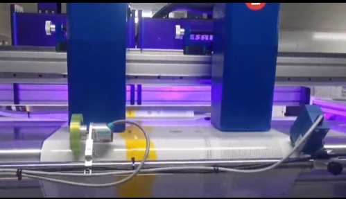 印刷機卷膜噴碼，速度200米/分鐘